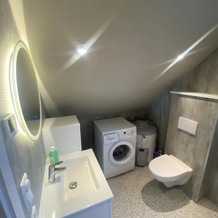 Lägenhet Bright & 2nd Floor Walking Distance To Everything & Parking Kristiansand