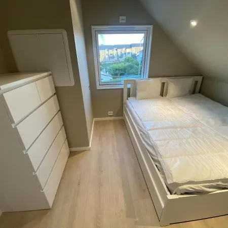 Bright & 2nd Floor Walking Distance To Everything & Parking Apartmán *